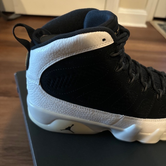 Air Jordan 9 Retro size 9